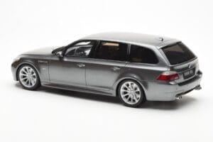 BMW M5 E61 Touring Gris Otto 1:18 OT189 Résine — image 5 sur 6