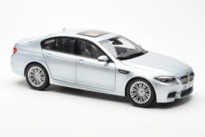 BMW M5 F10 Silverstone Argent Paragon 1:18 80432186353 Métal Moulé — image 6 sur 8