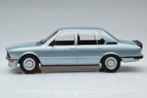 BMW M535i E12 Bleu Norev 1:18 183269 Métal Moulé — image 3 sur 6