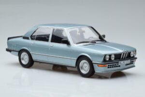 BMW M535i E12 Bleu Norev 1:18 183269 Métal Moulé — image 4 sur 6