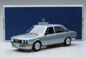 BMW M535i E12 Bleu Norev 1:18 183269 Métal Moulé — image 6 sur 6