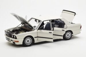 BMW M535i E28 Alpine Blanc AUTOart 1:18 75161 Métal Moulé — image 2 sur 10