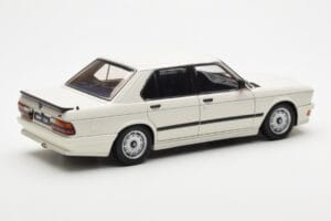 BMW M535i E28 Alpine Blanc AUTOart 1:18 75161 Métal Moulé — image 3 sur 10