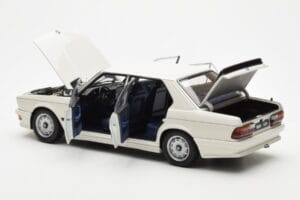 BMW M535i E28 Alpine Blanc AUTOart 1:18 75161 Métal Moulé — image 5 sur 10