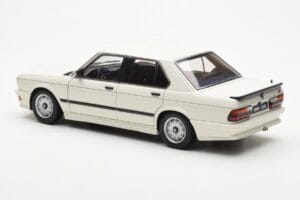 BMW M535i E28 Alpine Blanc AUTOart 1:18 75161 Métal Moulé — image 7 sur 10