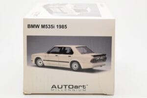 BMW M535i E28 Alpine Blanc AUTOart 1:18 75161 Métal Moulé — image 8 sur 10