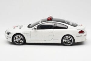 BMW M6 E63 MotoGP Safety Car 2006 Kyosho 1:18 08707GPB Métal Moulé — image 4 sur 8