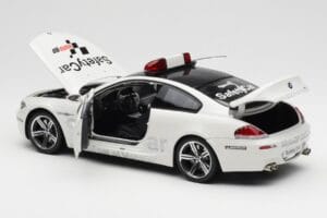 BMW M6 E63 MotoGP Safety Car 2006 Kyosho 1:18 08707GPB Métal Moulé — image 5 sur 8