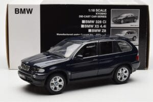 BMW X5 4.4i E53 Bleu Foncé Kyosho 1:18 08521DB Métal Moulé — image 8 sur 8
