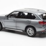 BMW X5 F15 Space Gris Paragon 1:18 - image 7 of 8