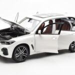 BMW X5 G05 Blanc Paragon 1:18 - image 2 of 8