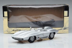 Chevrolet Corvette C1 Stingray Concept AUTOart 1:18 71000 Métal Moulé — image 8 sur 8