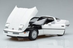 Chevrolet Corvette C4 Blanc AUTOart 1:18 71243 Métal Moulé — image 2 sur 8