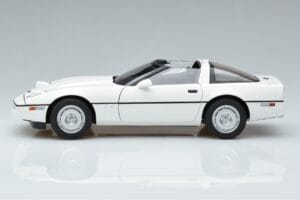 Chevrolet Corvette C4 Blanc AUTOart 1:18 71243 Métal Moulé — image 4 sur 8