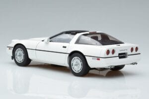 Chevrolet Corvette C4 Blanc AUTOart 1:18 71243 Métal Moulé — image 7 sur 8
