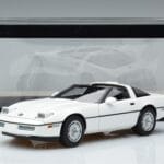 Chevrolet Corvette C4 Blanc AUTOart 1:18 71243 Métal Moulé - image 8 of 8