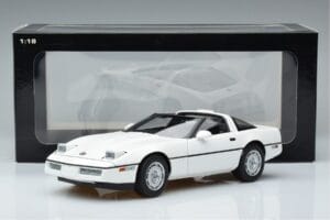 Chevrolet Corvette C4 Blanc AUTOart 1:18 71243 Métal Moulé — image 8 sur 8
