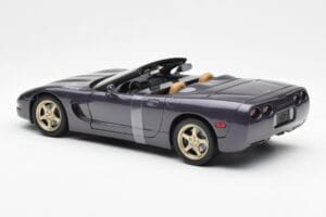 Chevrolet Corvette C5 Cabriolet Violet Nacré Métallique UT Models 1:18 21010 Métal Moulé — image 5 sur 6