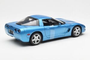 Chevrolet Corvette C5 Bleu Métallique UT Models 1:18 21004 Métal Moulé — image 2 sur 6