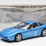 Chevrolet Corvette C5 Bleu Métallique UT Models 1:18 - image 6 of 6