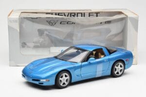 Chevrolet Corvette C5 Bleu Métallique UT Models 1:18 21004 Métal Moulé — image 6 sur 6