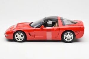 Chevrolet Corvette C5 Hardtop Rouge UT Models 1:18 21041 Métal Moulé — image 3 sur 6