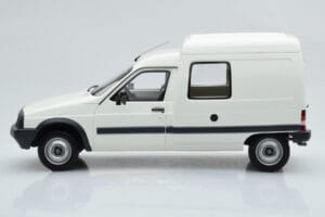 Citroen C15 E Blanc Otto 1:18 OT956B Résine — image 3 sur 6