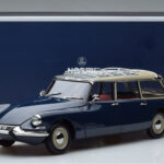 Citroen ID 19 Break Orient Bleu Norev 1:18 - image 9 of 9