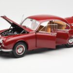 Daimler 250 V8 Rouge Paragon 1:18 PA-98312 - image 2 of 8
