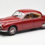 Daimler 250 V8 Rouge Paragon 1:18 PA-98312