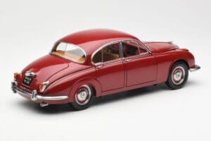 Daimler 250 V8 Rouge Paragon 1:18 PA-98312 Métal Moulé — image 3 sur 8