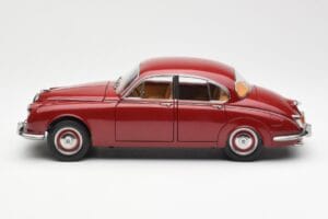 Daimler 250 V8 Rouge Paragon 1:18 PA-98312 Métal Moulé — image 4 sur 8