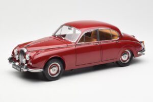 Daimler 250 V8 Rouge Paragon 1:18 PA-98312