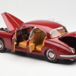 Daimler 250 V8 Rouge Paragon 1:18 PA-98312 - image 5 of 8