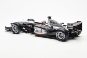 McLaren MP4/17D #6 K. Raikkonen F1 2003 Hot Wheels 1:18 B1650 Métal Moulé — image 4 sur 6