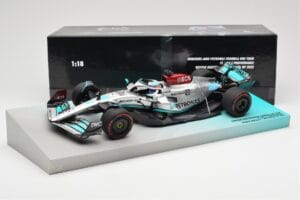 Mercedes AMG Petronas W13 E Performance #63 G. Russell Brazilian GP 1st Win 2022 Minichamps 1:18 113222163 Résine — image 4 sur 4