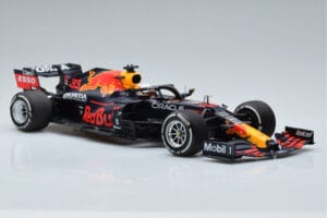 Red Bull Racing RB16B #33 M. Verstappen Abu Dhabi GP F1 World Champion 2021 Minichamps 1:18 110212333 Métal Moulé — image 4 sur 6