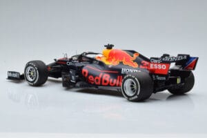 Red Bull Racing RB16B #33 M. Verstappen Abu Dhabi GP F1 World Champion 2021 Minichamps 1:18 110212333 Métal Moulé — image 5 sur 6