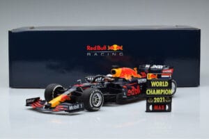Red Bull Racing RB16B #33 M. Verstappen Abu Dhabi GP F1 World Champion 2021 Minichamps 1:18 110212333 Métal Moulé — image 6 sur 6