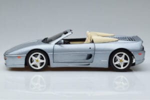 Ferrari F355 Spider Hot Wheels 1:18 23907 Métal Moulé — image 4 sur 7