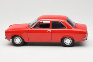 Ford Escort Mk1 RHD Rouge Minichamps 1:18 150081070 Métal Moulé — image 4 sur 8
