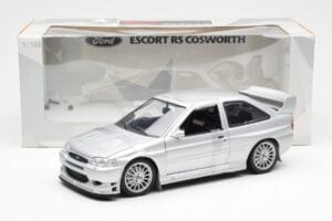 Ford Escort RS Cosworth Version Route Argent UT Models 1:18 22706 Métal Moulé — image 2 sur 6