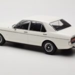 Ford Granada Mk1 Blanc MCG 1:18 MCG18395 - image 5 of 6