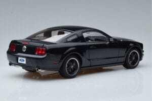 Ford Mustang GT S197 Bullitt AUTOart 1:18 73067 Métal Moulé — image 3 sur 7