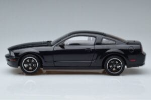 Ford Mustang GT S197 Bullitt AUTOart 1:18 73067 Métal Moulé — image 4 sur 7