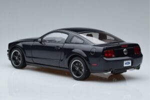 Ford Mustang GT S197 Bullitt AUTOart 1:18 73067 Métal Moulé — image 6 sur 7