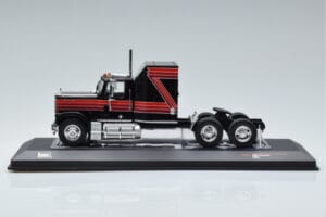 GMC General Rouge Noir IXO 1:43 TR102 Métal Moulé — image 3 sur 6
