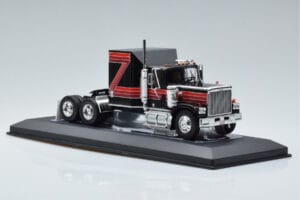 GMC General Rouge Noir IXO 1:43 TR102 Métal Moulé — image 4 sur 6