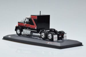 GMC General Rouge Noir IXO 1:43 TR102 Métal Moulé — image 5 sur 6
