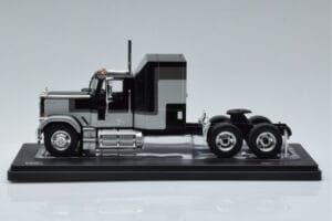 GMC General Argent Noir IXO 1:43 TR117 Métal Moulé — image 3 sur 6